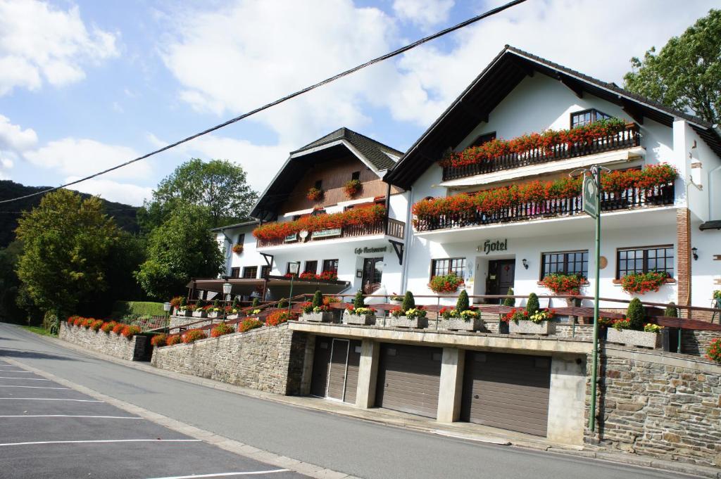 Hotel Rittersprung Ouren Bagian luar foto