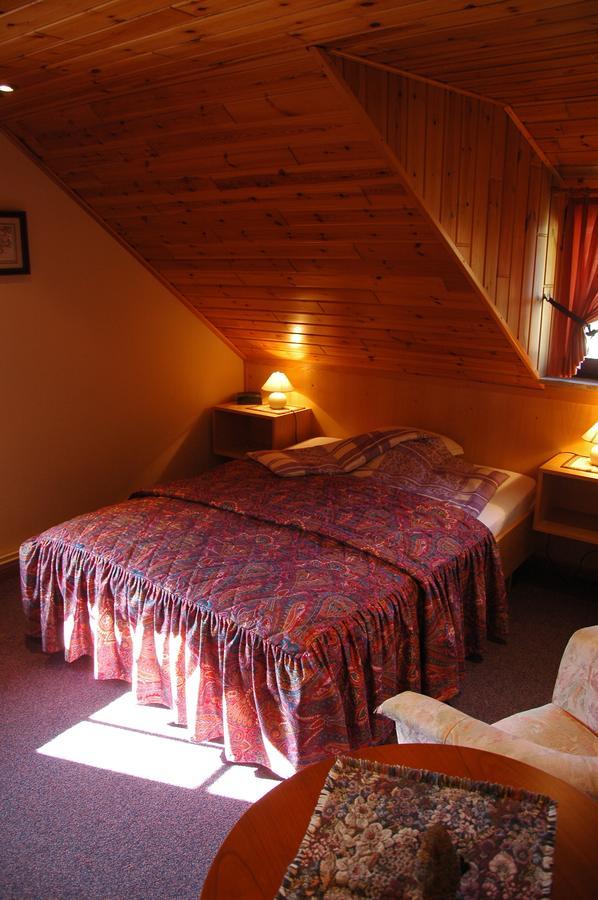 Hotel Rittersprung Ouren Bagian luar foto